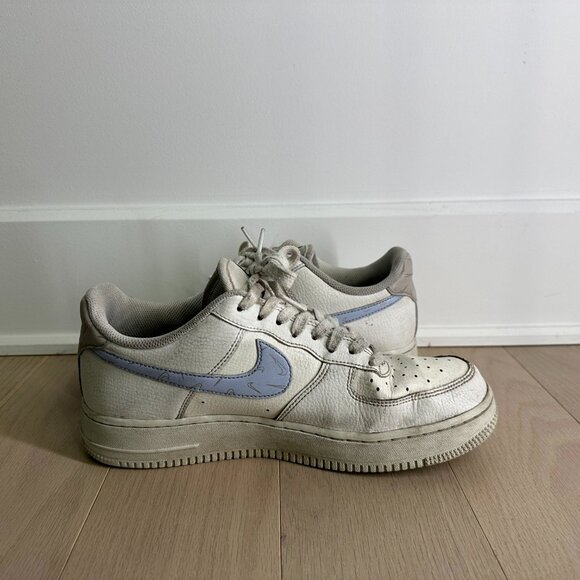 Special Edition Nike Air Force 1 with light blue swoosh - Picture 3 of 6